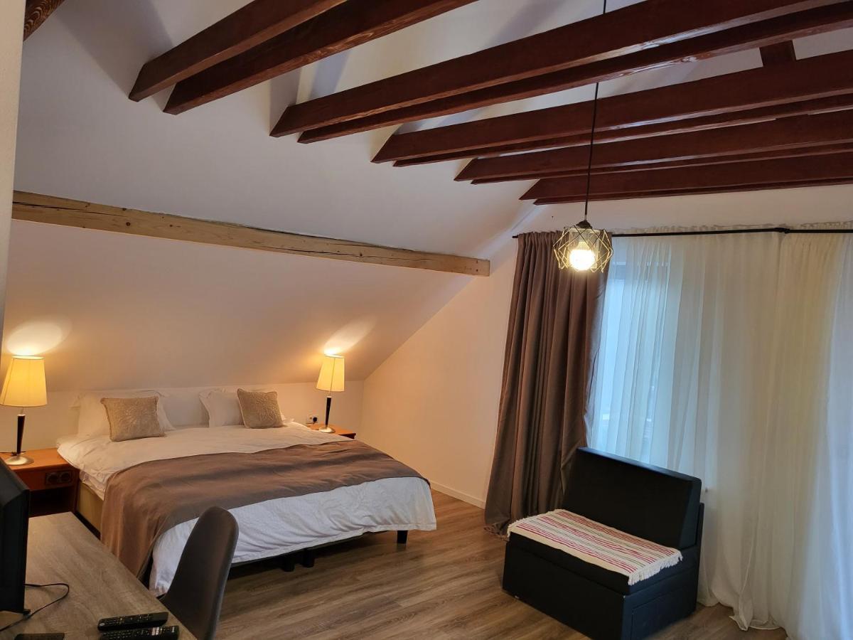 Hotel Eco Familia à Pojoga Extérieur photo